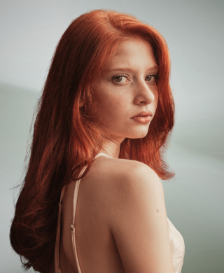 Combina hidratação, nutrição e reconstrução, ideal para todos os tipos de cabelo, especialmente os danificados. Resultado: equilíbrio, saúde e revitalização.