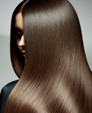 Controla e elimina o frizz, ideal para todos os tipos de cabelo. O resultados são cabelos mais alinhados e sem frizz.